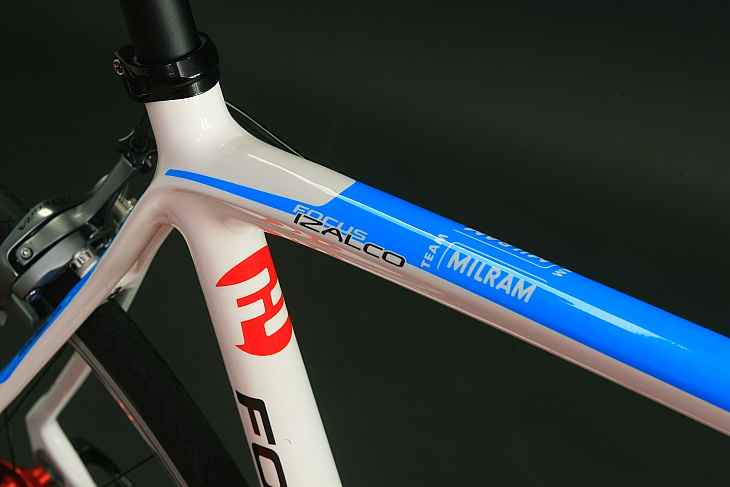 フォーカス IZALCO TEAM REPLICA 流麗な形状で生まれ変わった フォーカス IZALCO TEAM REPLICA 流麗な形状で生まれ変わった